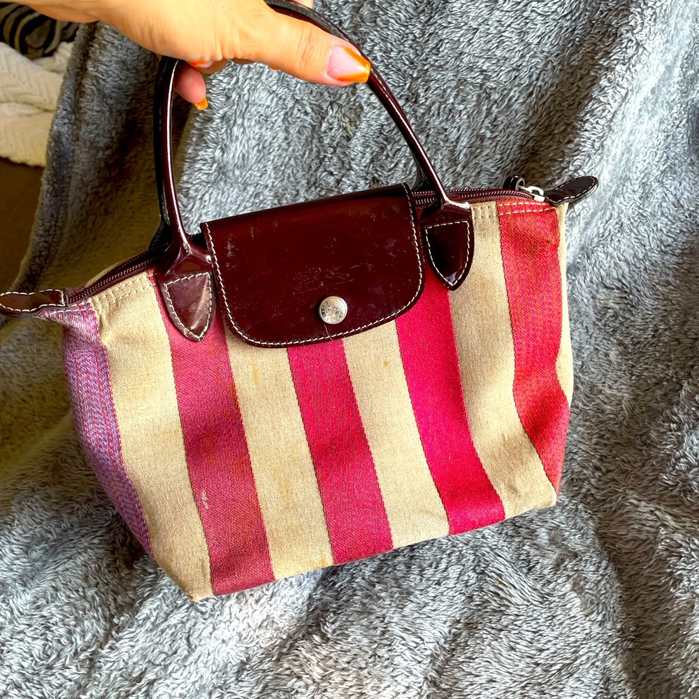 Authentic long champ striped bag. Decent condition. No scratches or holes.